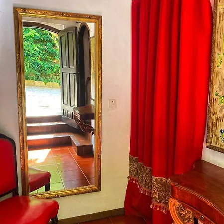 Cal Taverner Apartment *
